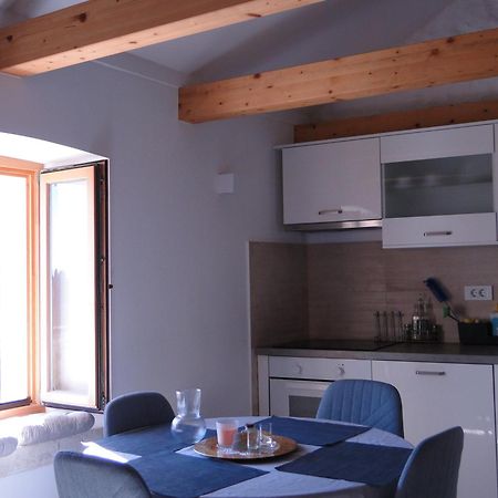 Heritage Apartments Kyra & Fox In Pitve, Hvar エクステリア 写真
